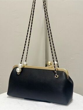 Handmade Unique “Pearl” Kisslock Frame with Black Togo Cowhide Shoulder Bag